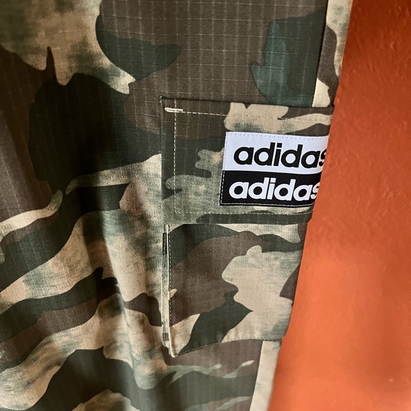 London ADIDAS CAMO PANTS
No matter where you go, you’re sure to stand out. New! - Picture 3 of 5